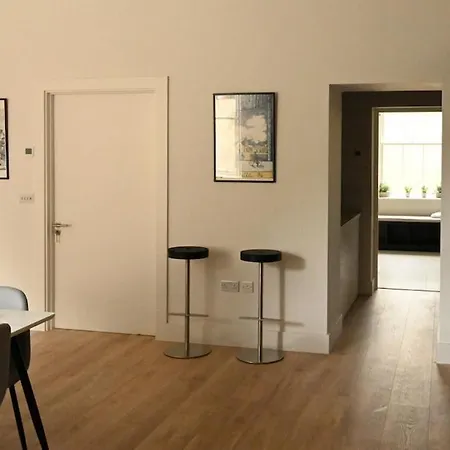 Luxury Modern Seaview Apartment شقة دبلن